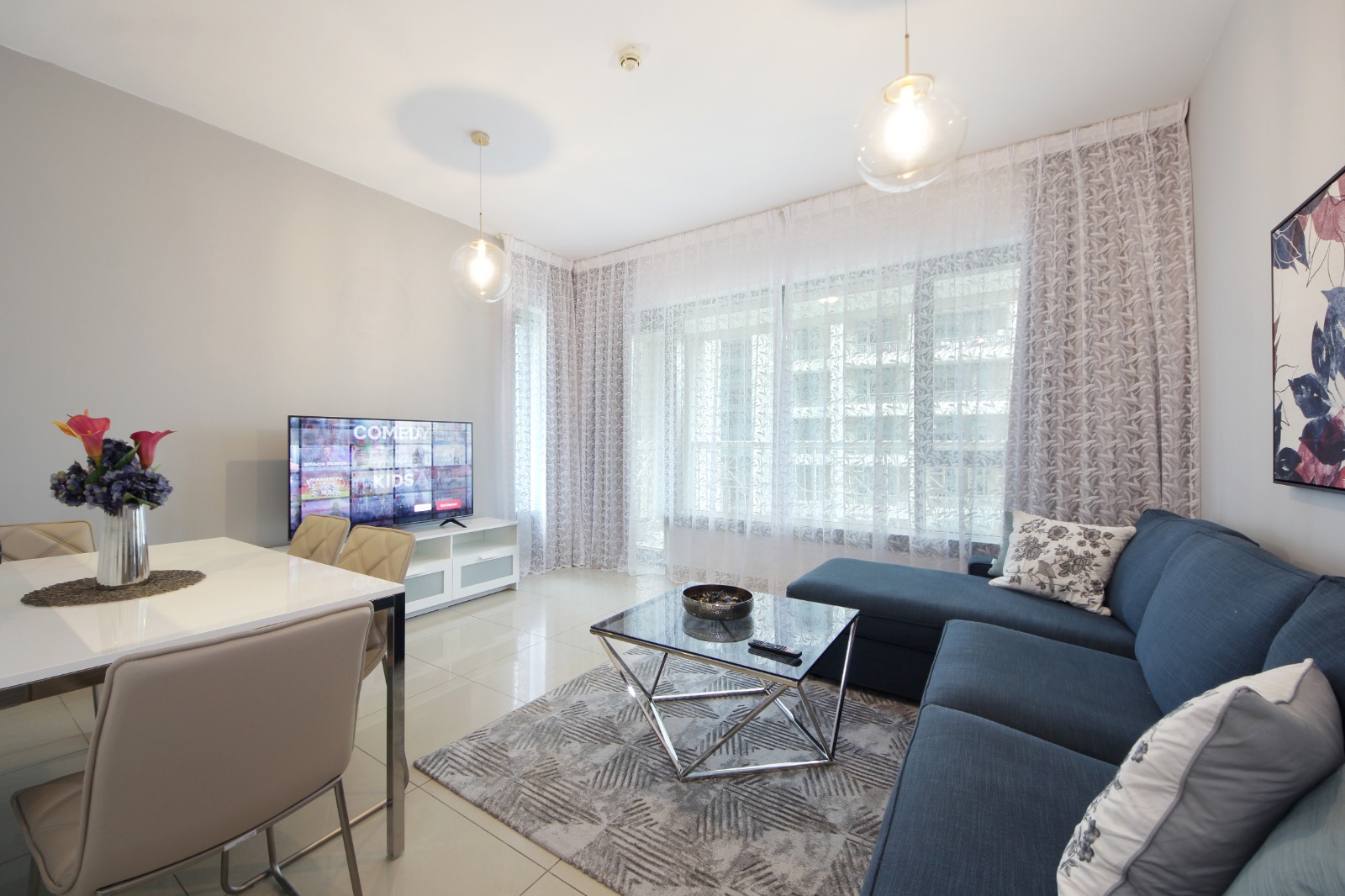Premium 1BR+study in Downtown | Study room with Queen bed