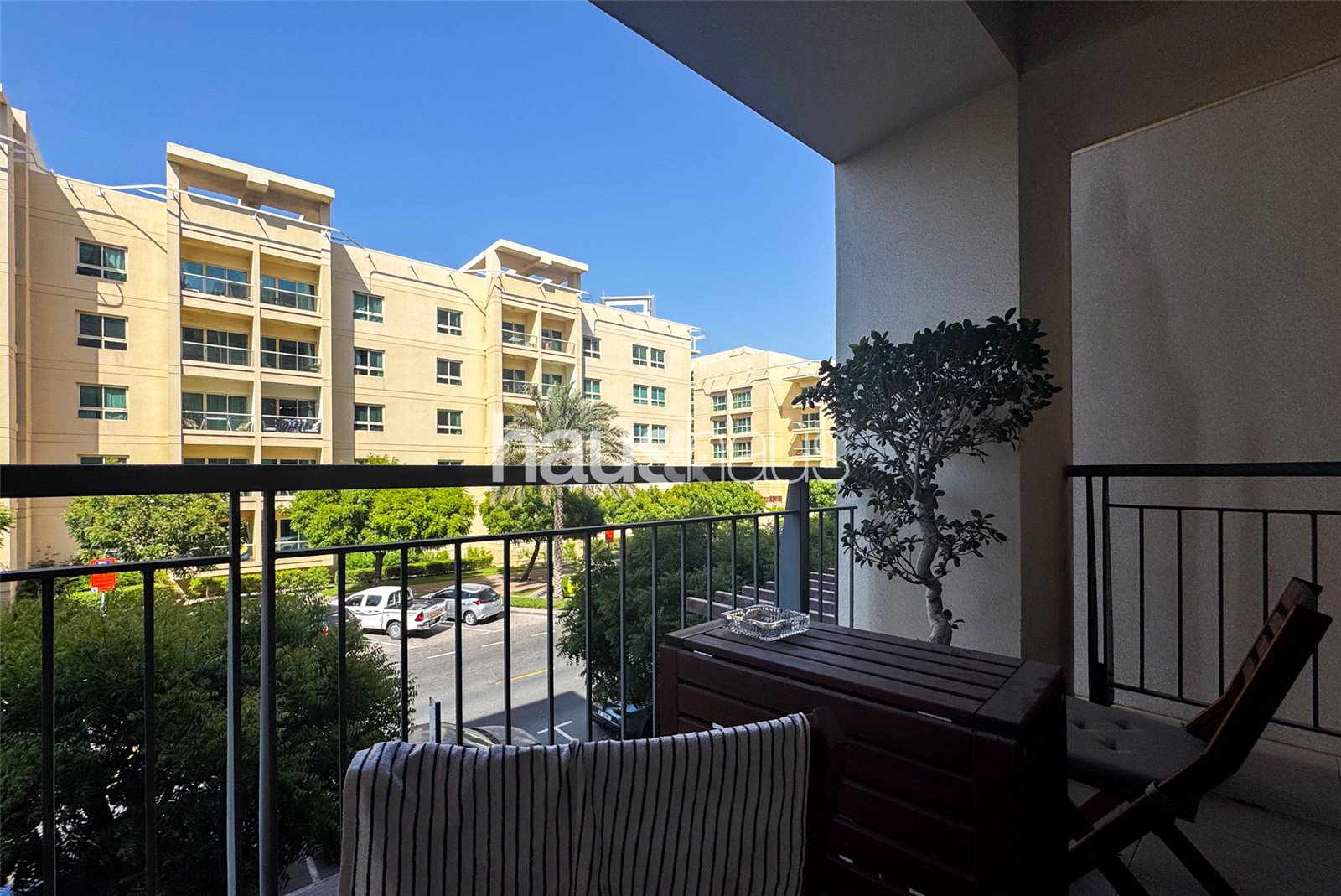 apartment card