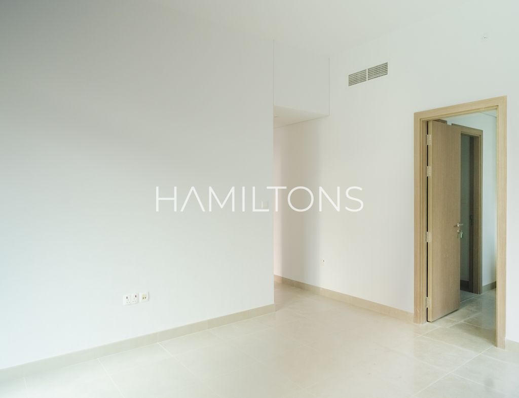 Exclusive Sea View Apartment | Beachfront Living | Vacant | Resale