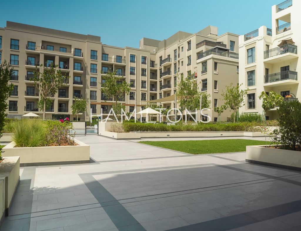 10 mins to Dubai | Beachfront Living | Luxury Views | Resale