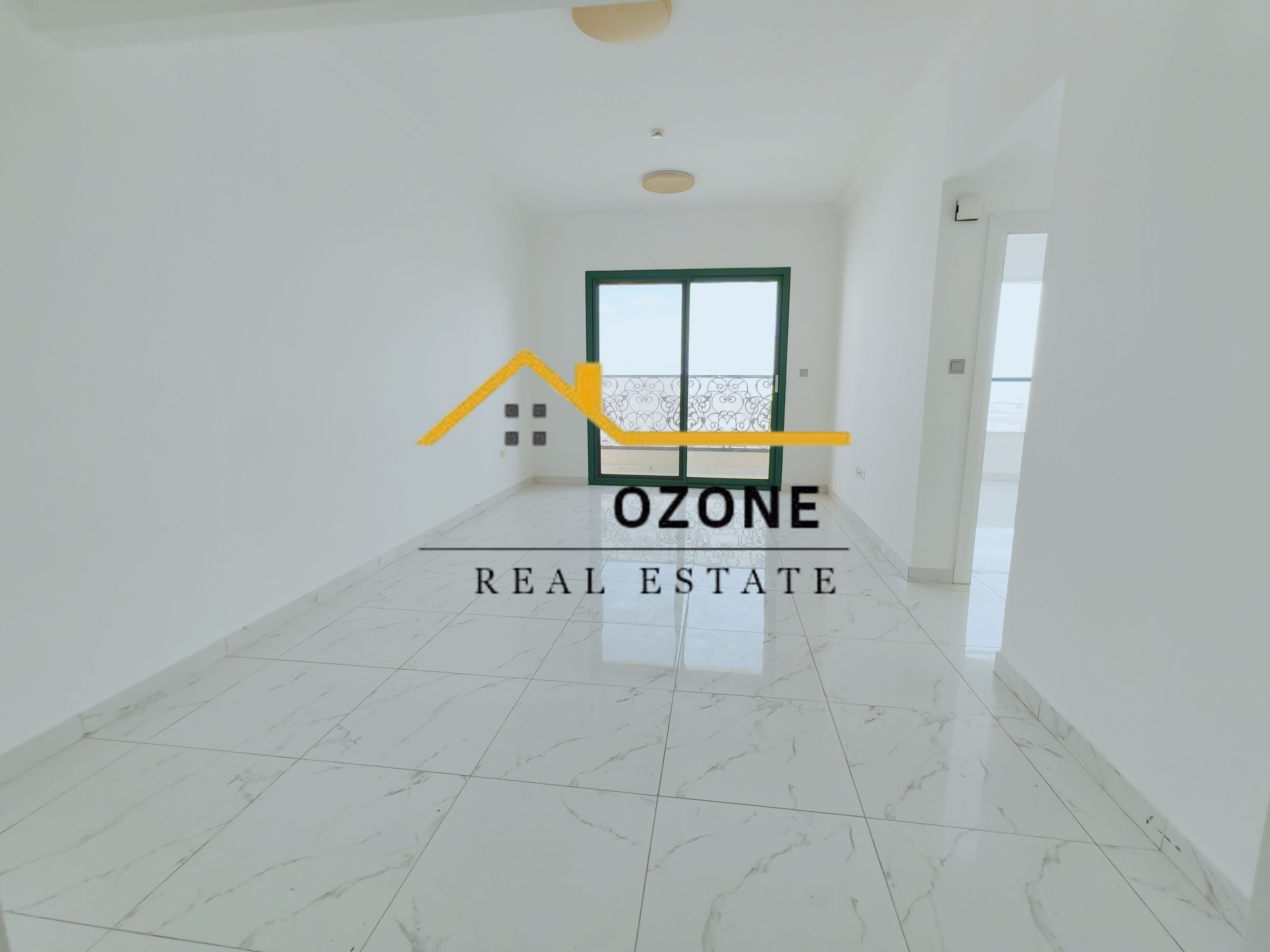 School Area Specious 2BHK Apartment wiTh Balcony\°°Wardrobes\°°Parking