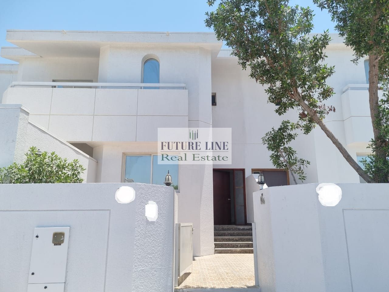 VILLA CLOSED TO AIRPORT WITH MAIDS ROOM-AL GARHOUD