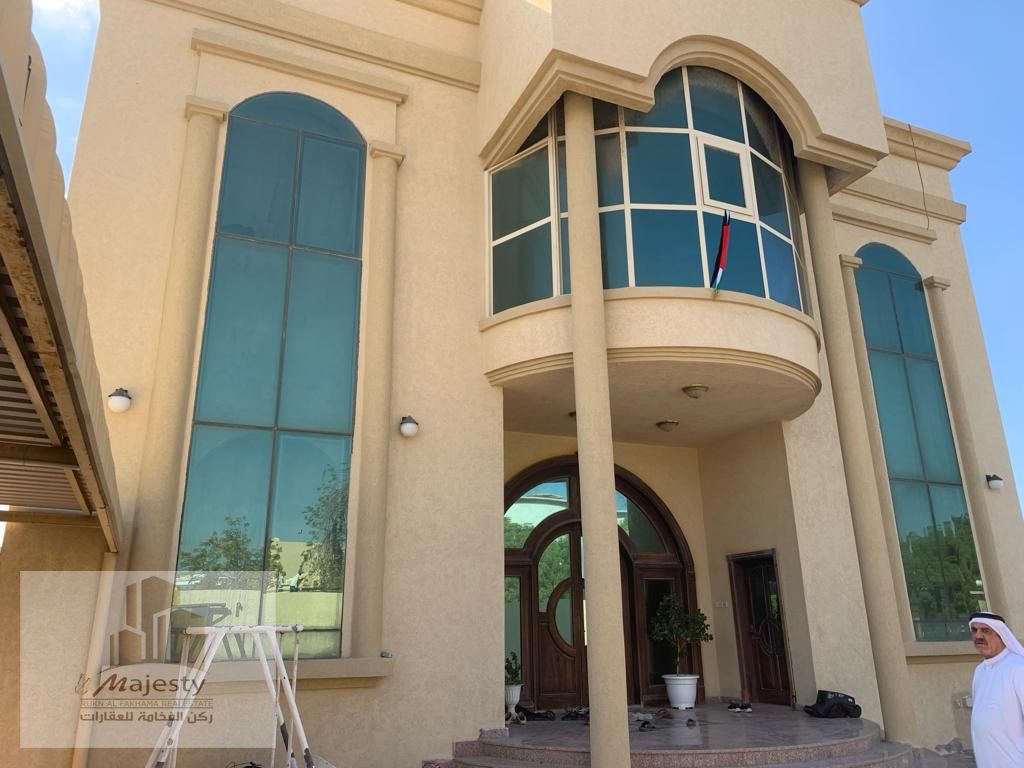 Villa for sale in the Emirate of Sharjah - Al Ramtha area / more than 5 rooms