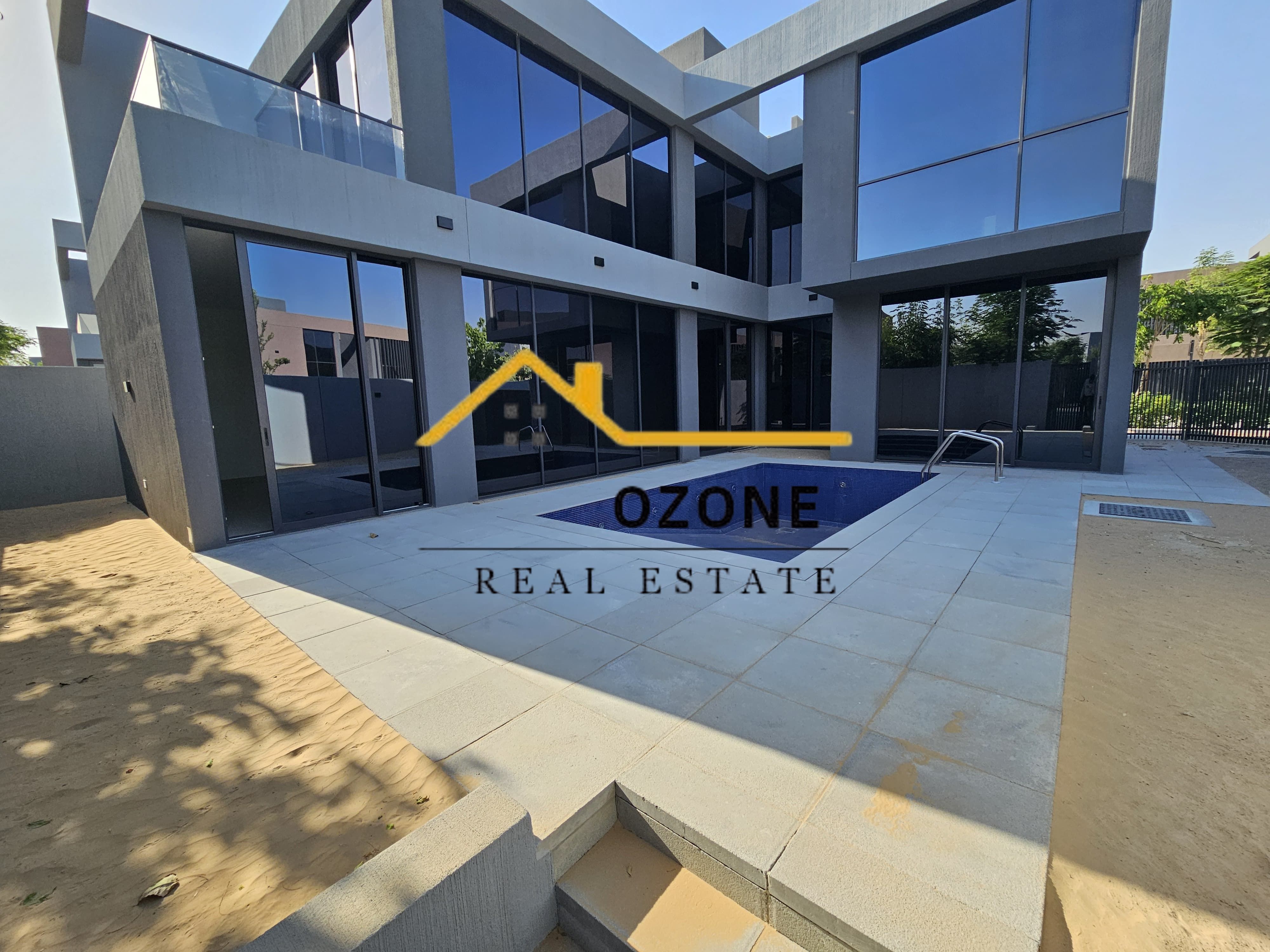 Discover Amazing 4 Bedrooms Corner Unit Close Parking