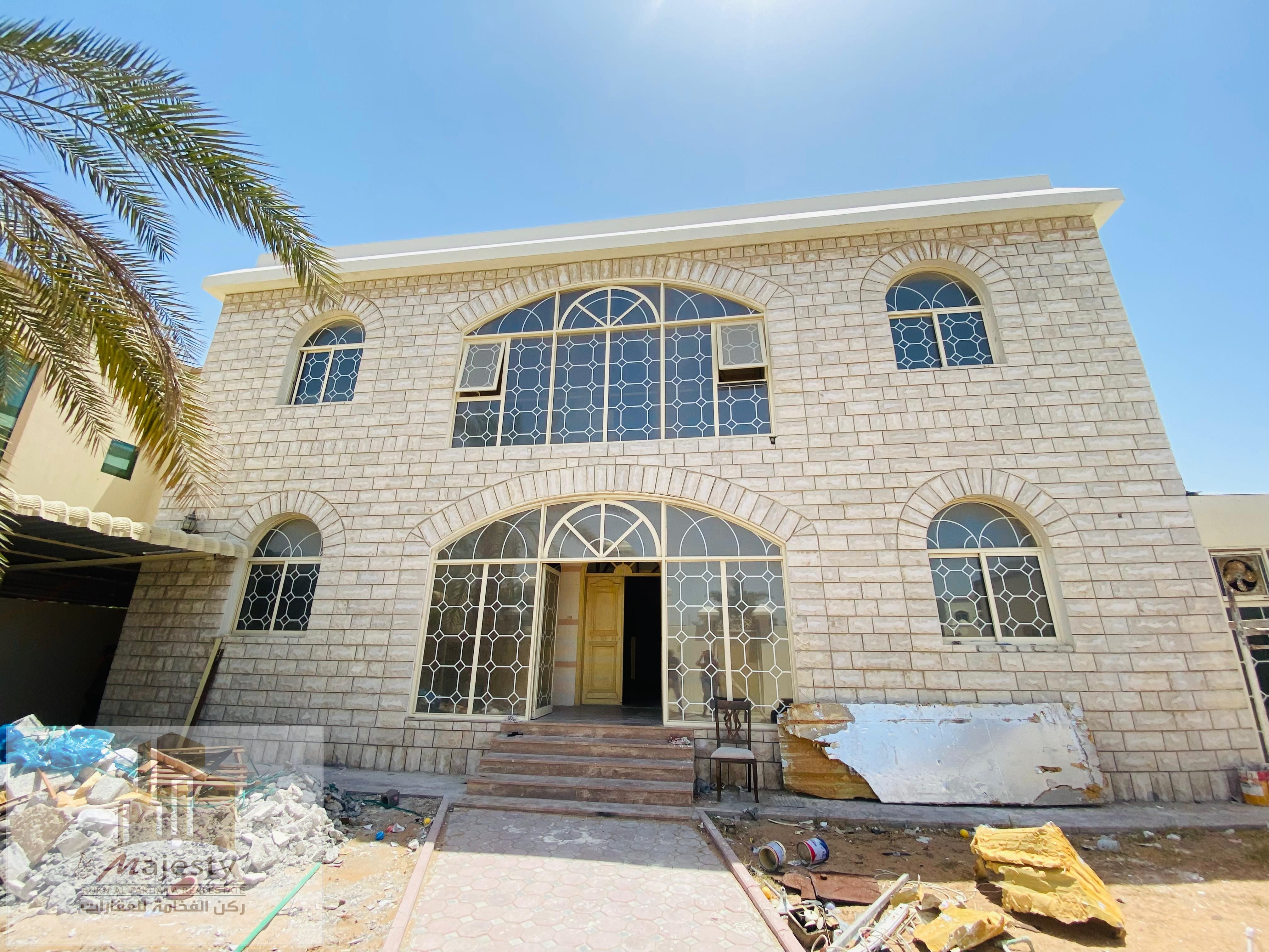 A villa for sale in Al-Ramtha under maintenance, with a land area of 10,000 square feet. The villa consists of two floors and a two-story annex. The v