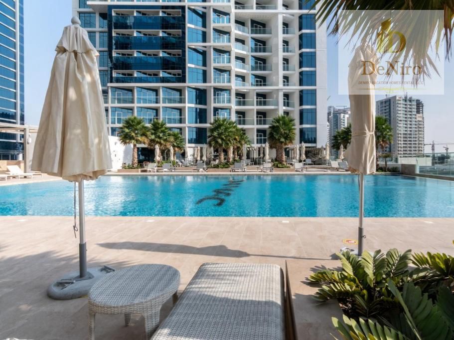 One-Week Rental studio with Pool and Canal View – Book Now!