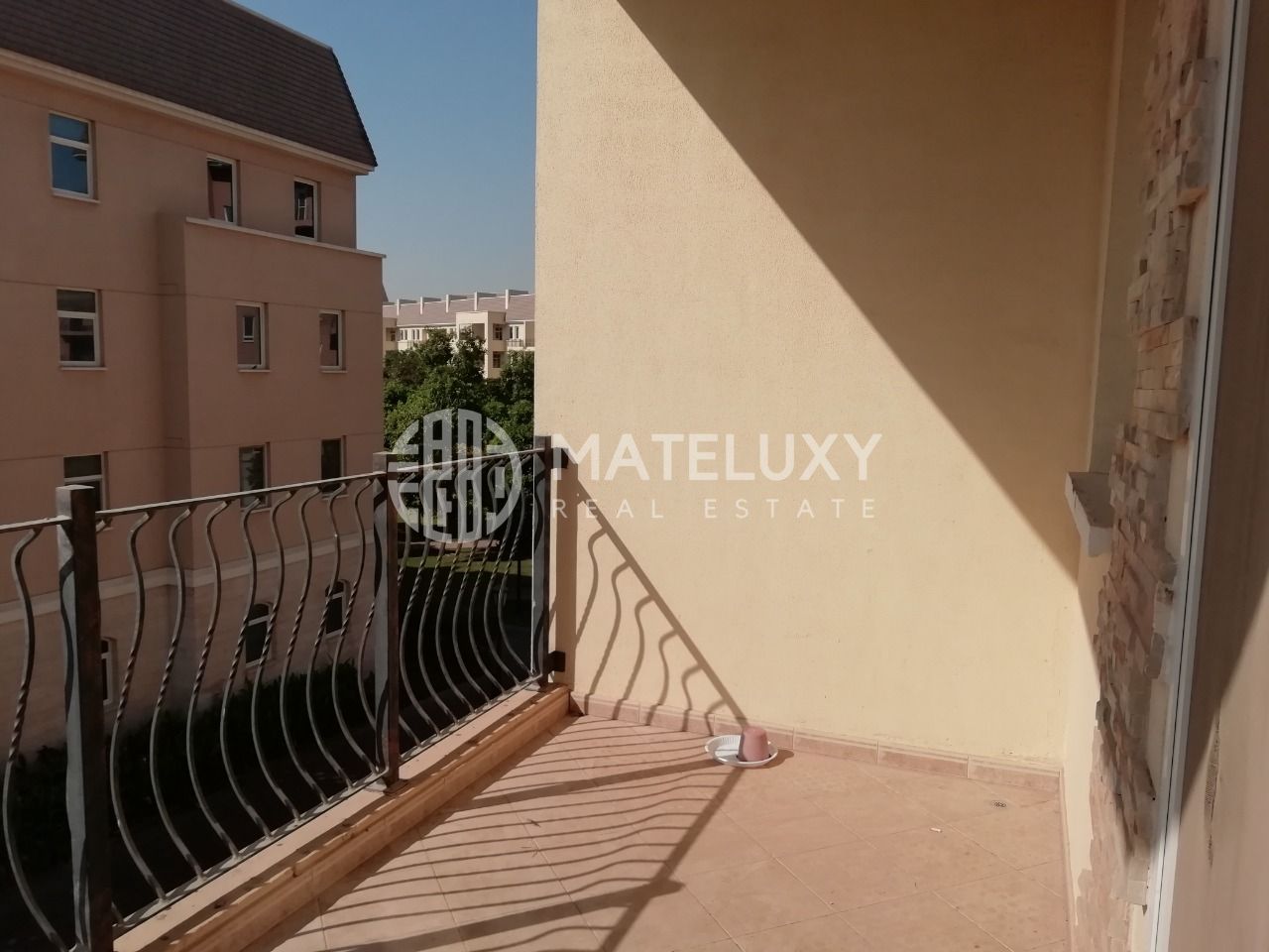 apartment card