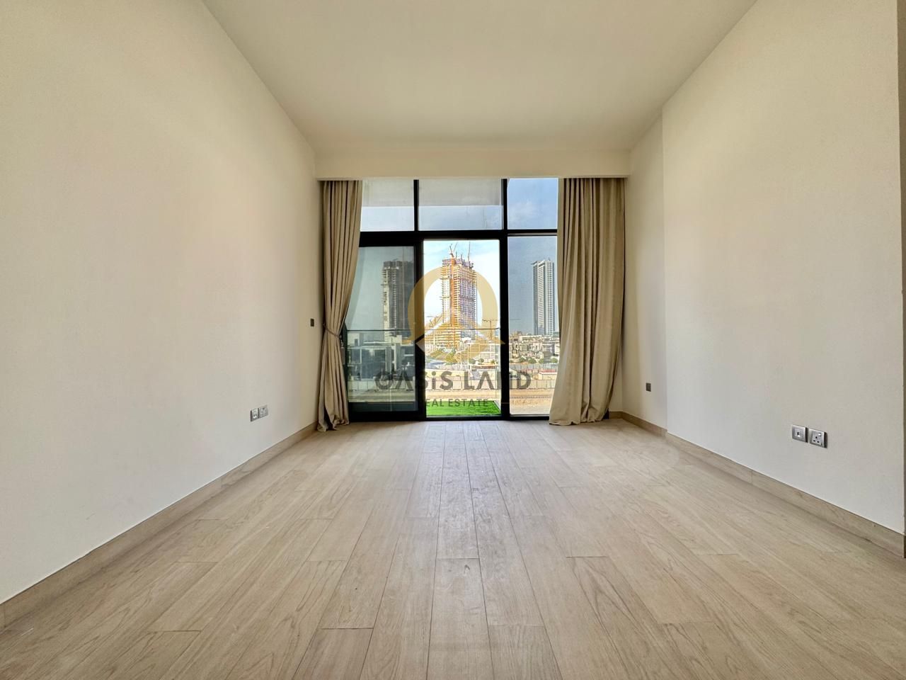 Elegant Studio Apartment | Floor-to-Ceiling Windows | Unfurnished