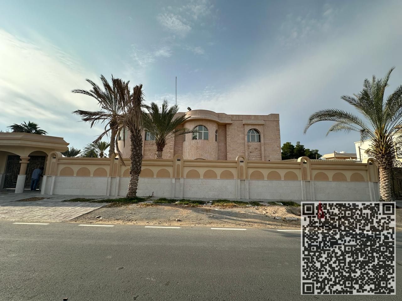 SPECIOUS BEAUTIFUL 8 MASTER BEDROOMS 3 BG LIVING ROOMS VILLA AVAILBLE FOR RENT IN ALRAMTHA SHARJAH