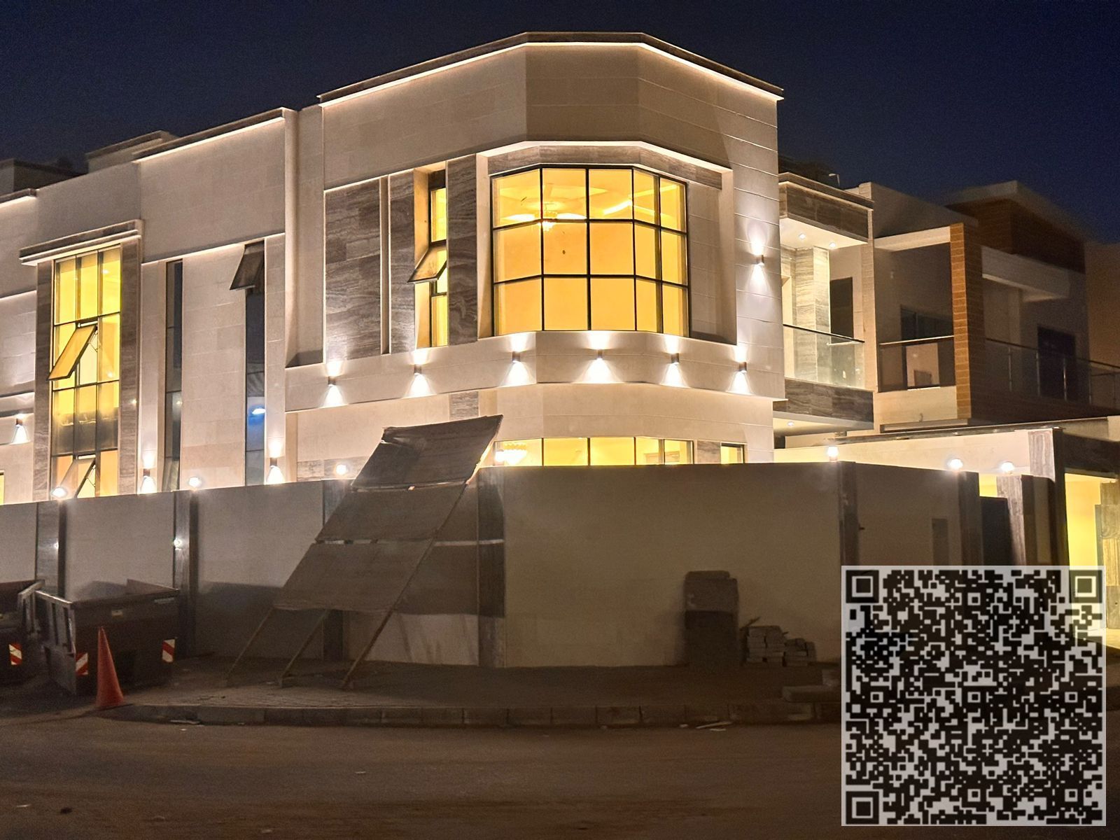 luxurious 5 bedroom Corner villa is available for rent in yasmeen