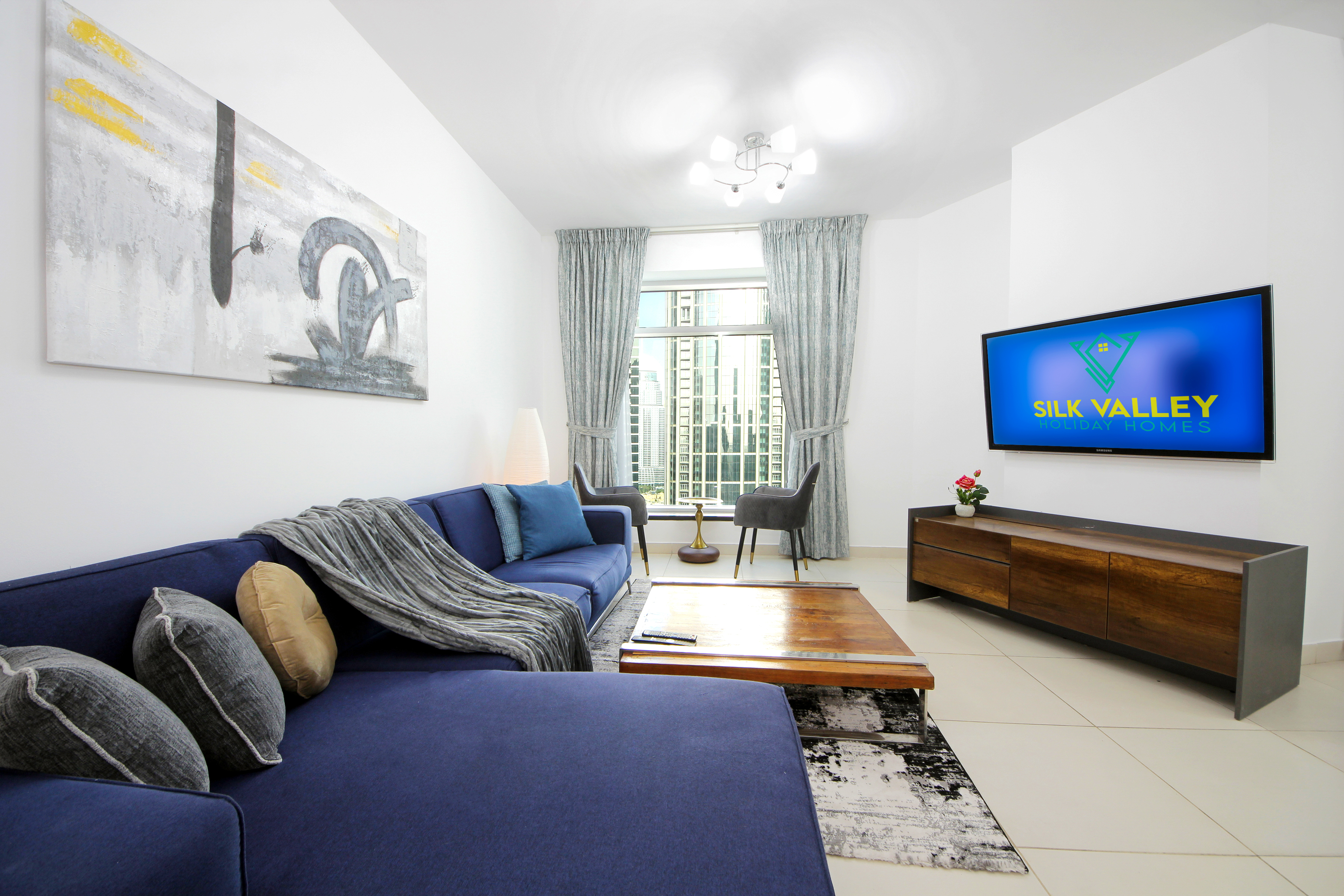 Stylish 2-Bedroom Apartment in Iconic Lofts East Tower