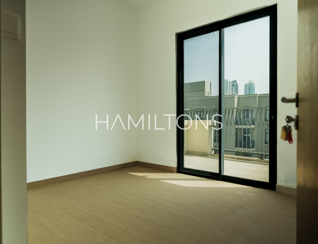 Luxury Apartment | Direct Beach Access | Move-In Ready | Resale