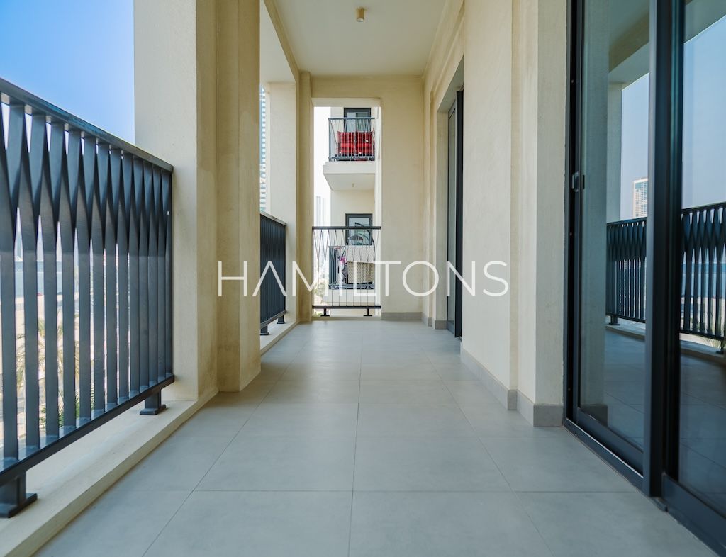 Beachfront Unit | Stunning Sea Views | Vacant | Resale