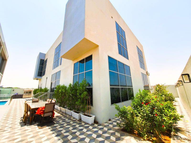 Luxury Living| Expansive Villa| Prime Location