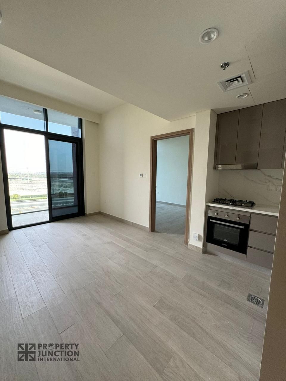 Luxurious Living|2 Bedroom with Chiller Free