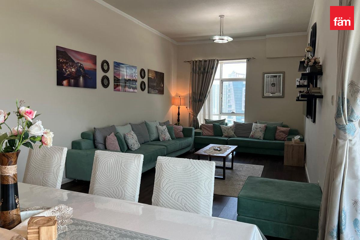 apartment card