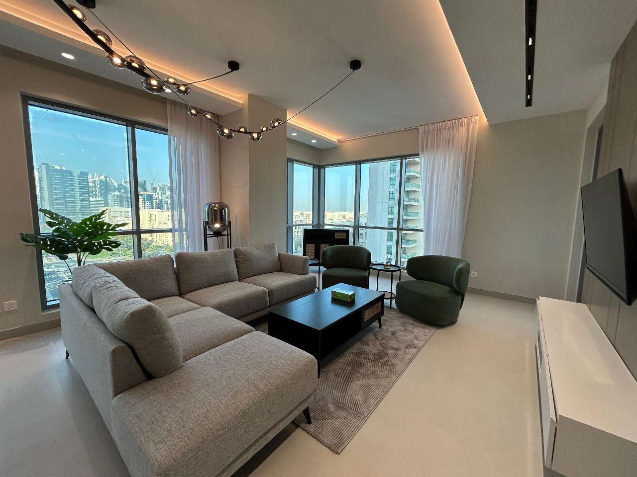 Spacious 2 BHK in Golf Tower | Golf & Marina Views