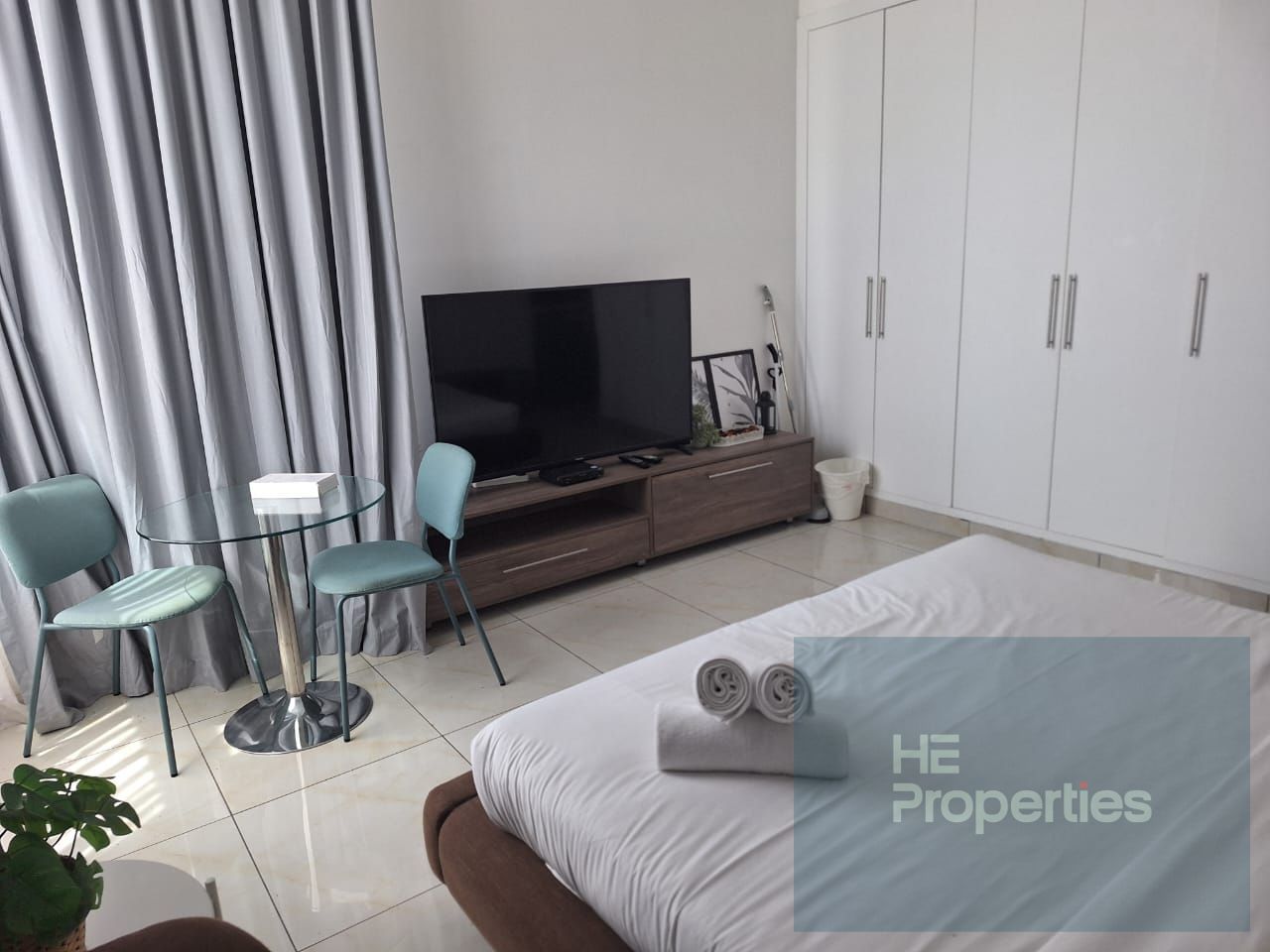 apartment card
