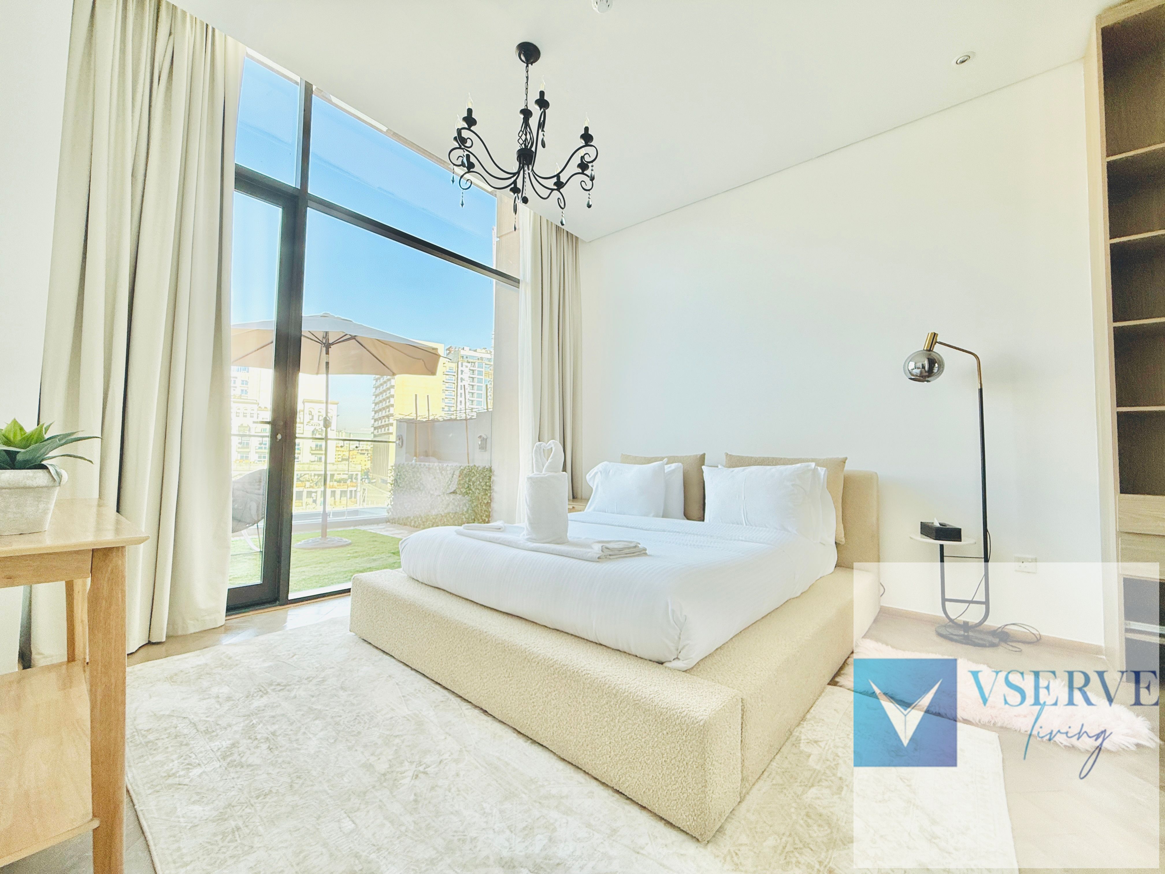 Vserve - Elegant Penthouse Stay in the Heart of JVC