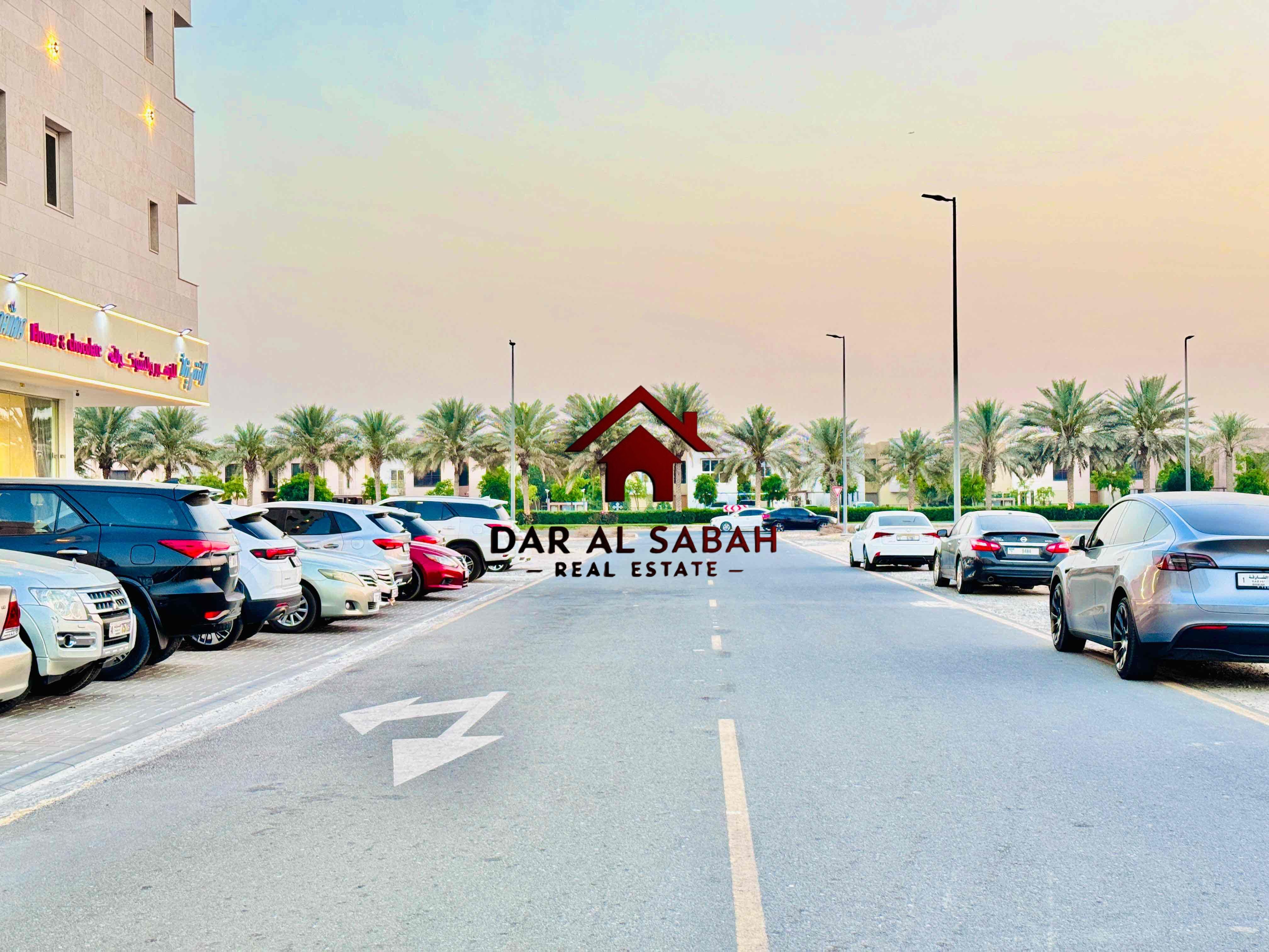 Specious locations/Frint of community/with washroom shop On the Road