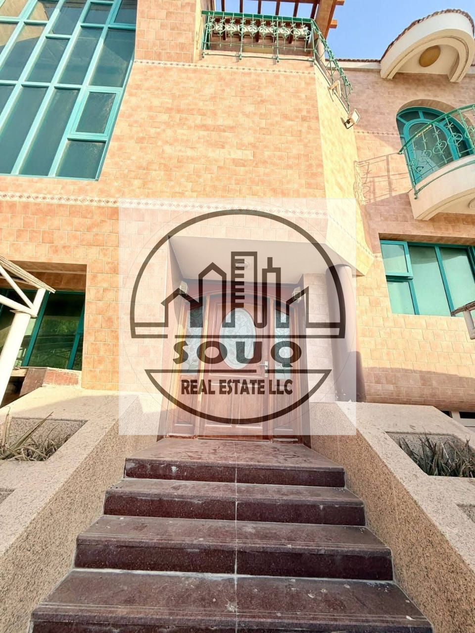 A luxury villa 6 rooms in Khuzam, a special site