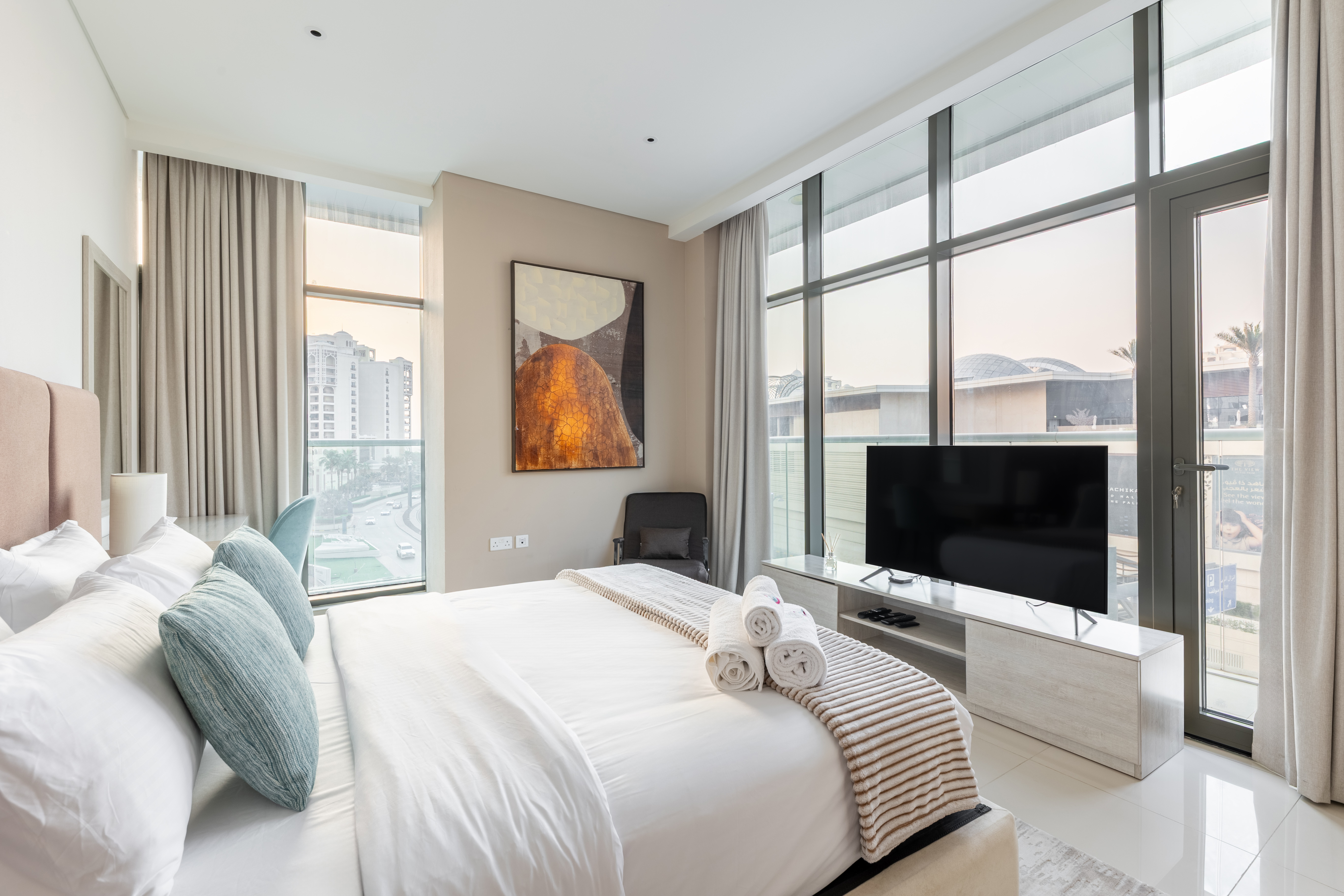 Hot Offer Elegant Beachside Studio in Prime Palm Location