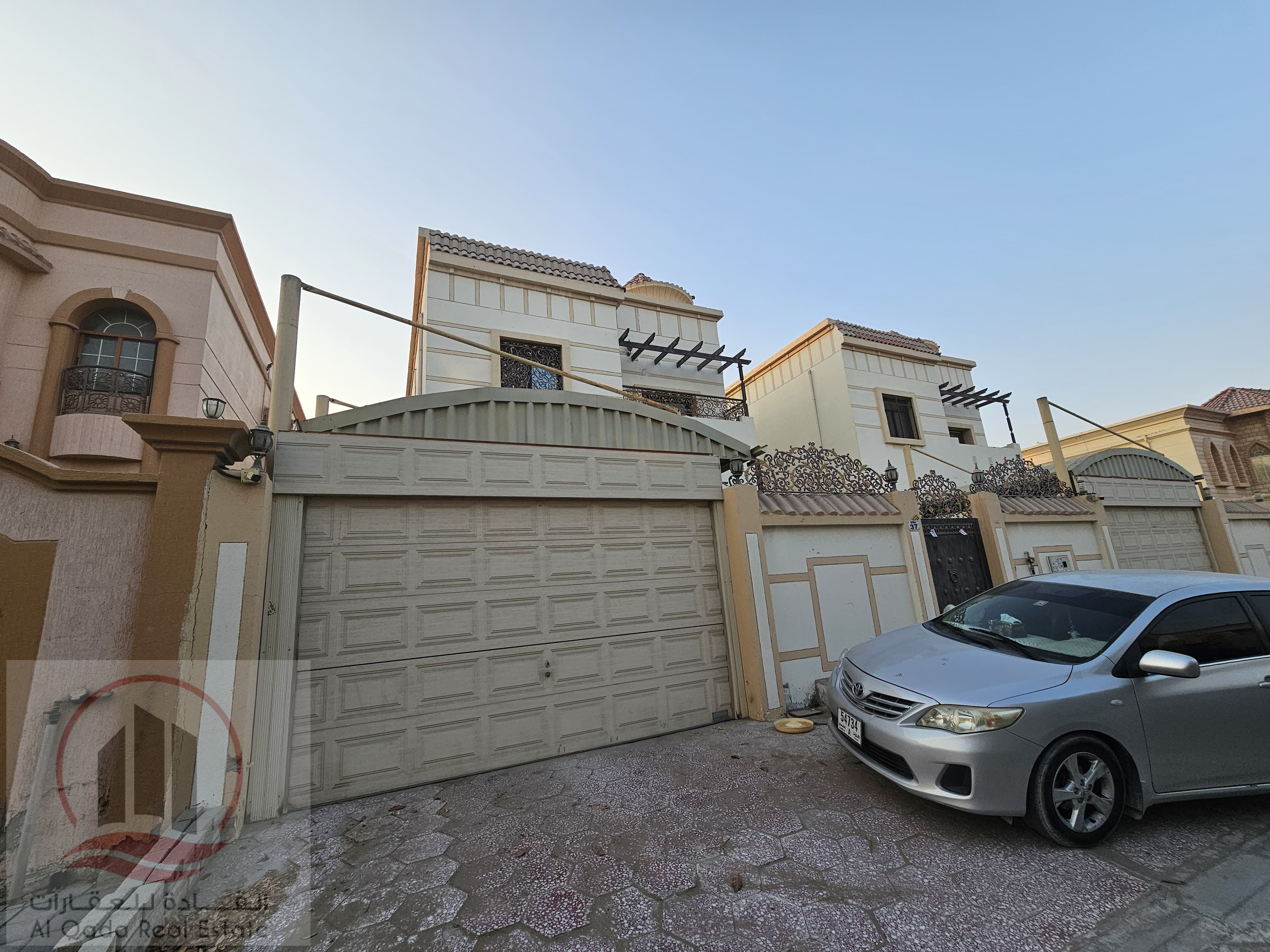 For sale: Villa in Ajman, Al Muwaihat, 5 master bedrooms, a living room, and a maid's room. Freehold for all nationalities. Bank financing is possible