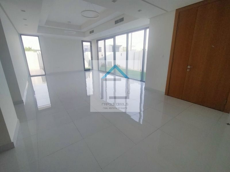 4BR - Single Row - Corner Unit - Close to Pool & Park