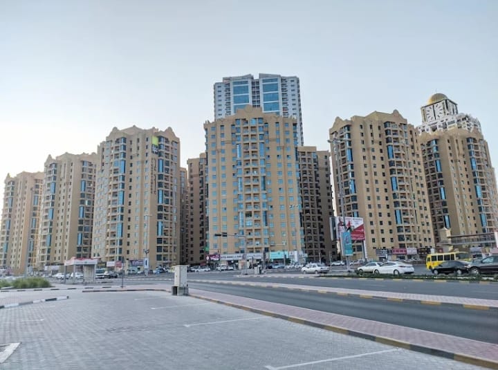 For sale - an apartment in Al Khor Towers, Ajman, with spacious and comfortable areas and a sophisticated view