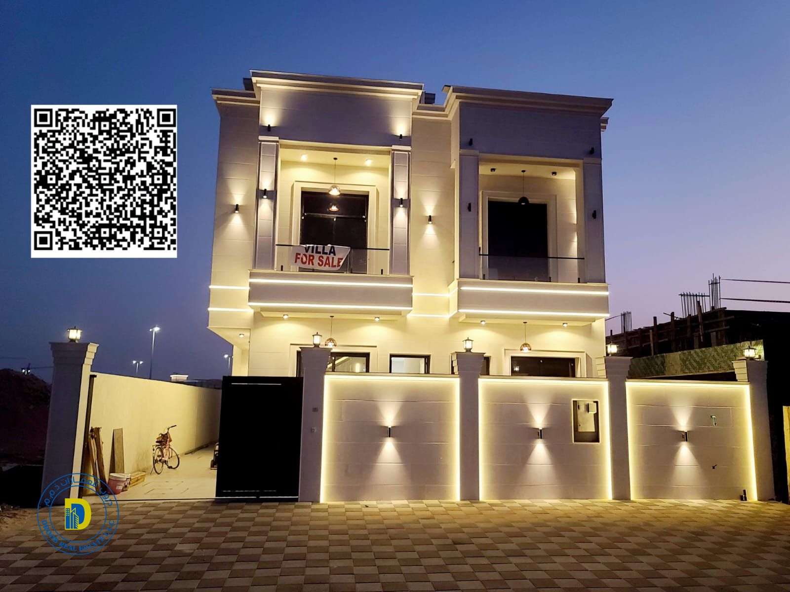 For sale, a classic 6-bedroom villa with a roof, including registration fees, in a prime location behind Emirates Towers. Bank financing, freehold.