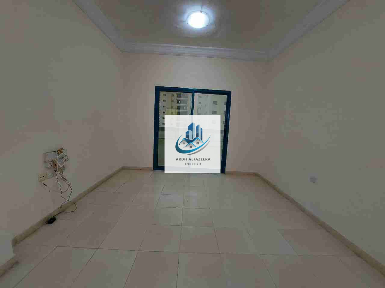 Spacious 1 bhk /balcony/fully family building cheapest near to sahara center and nesto
