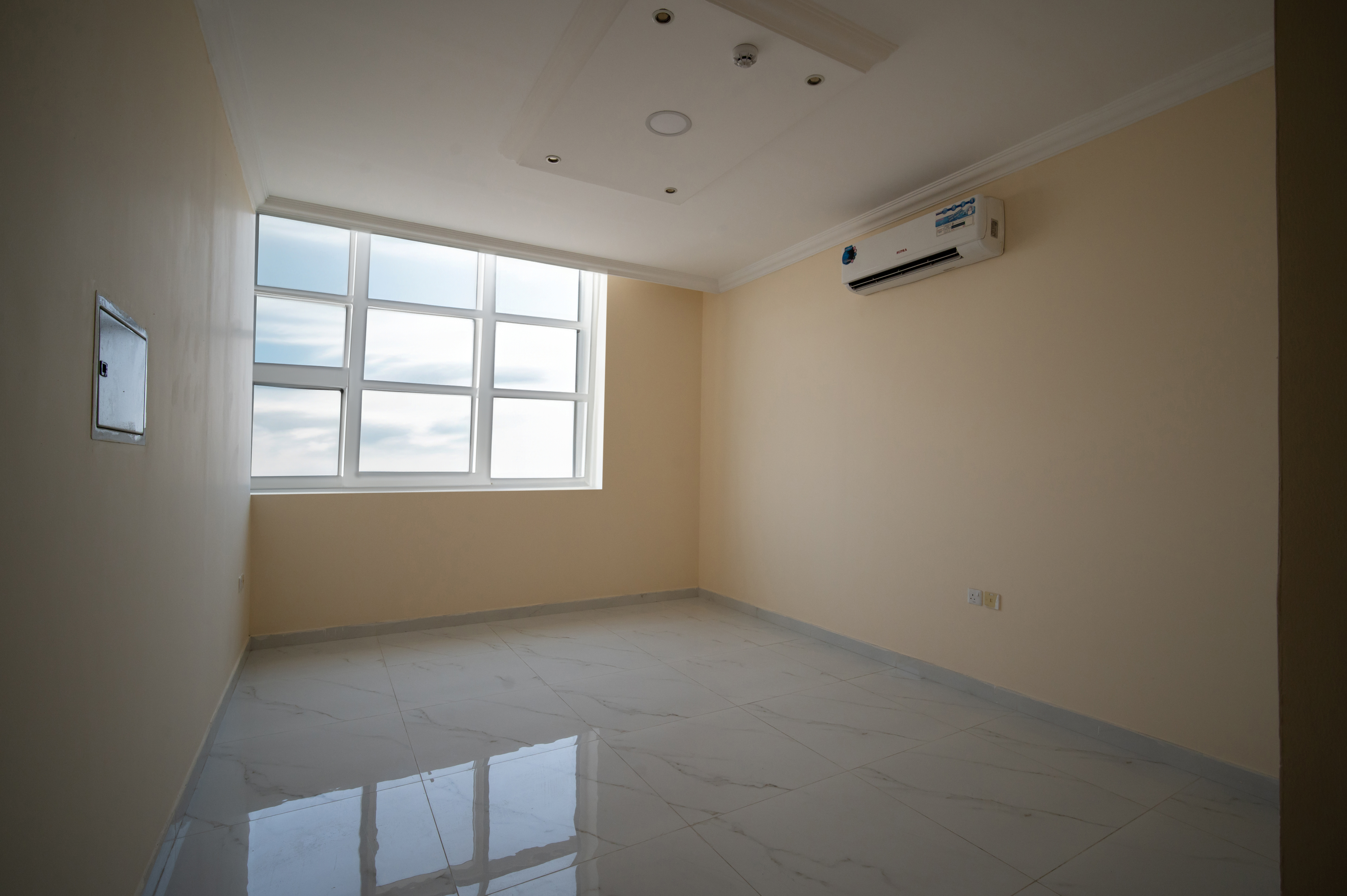 Studio with Discounted Rent & 0% Commission