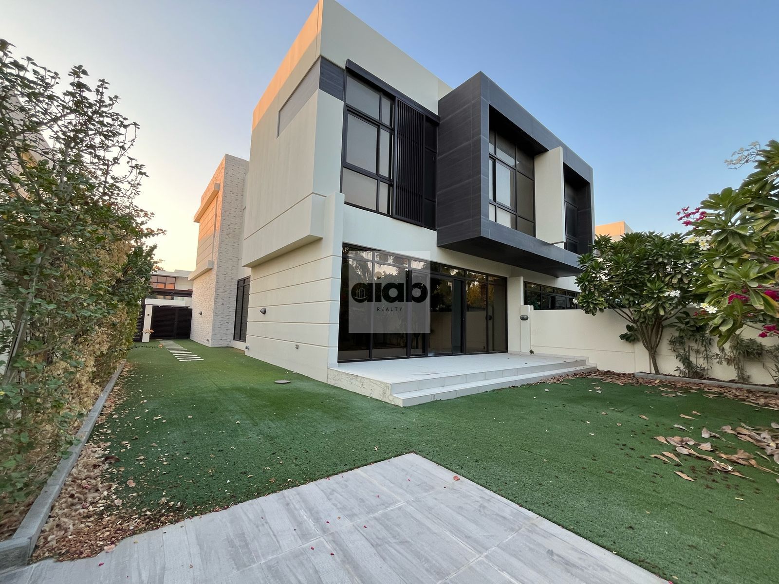 Spacious 3 Bedrooms | Single Row | Vacant