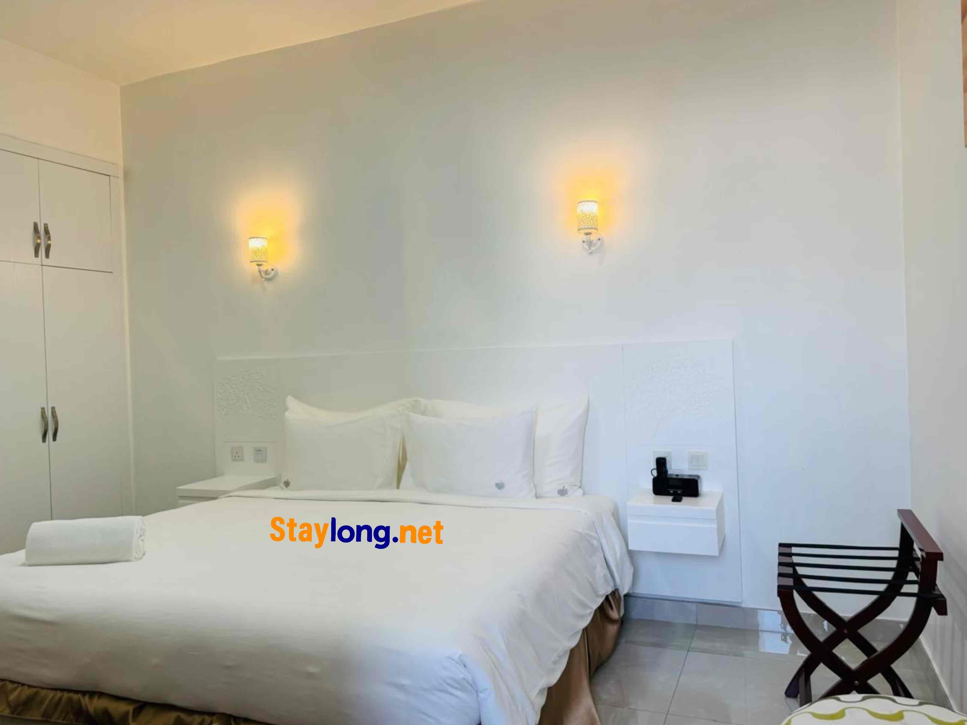 Deluxe Two Bedroom Fully Furnished - Navy Gate