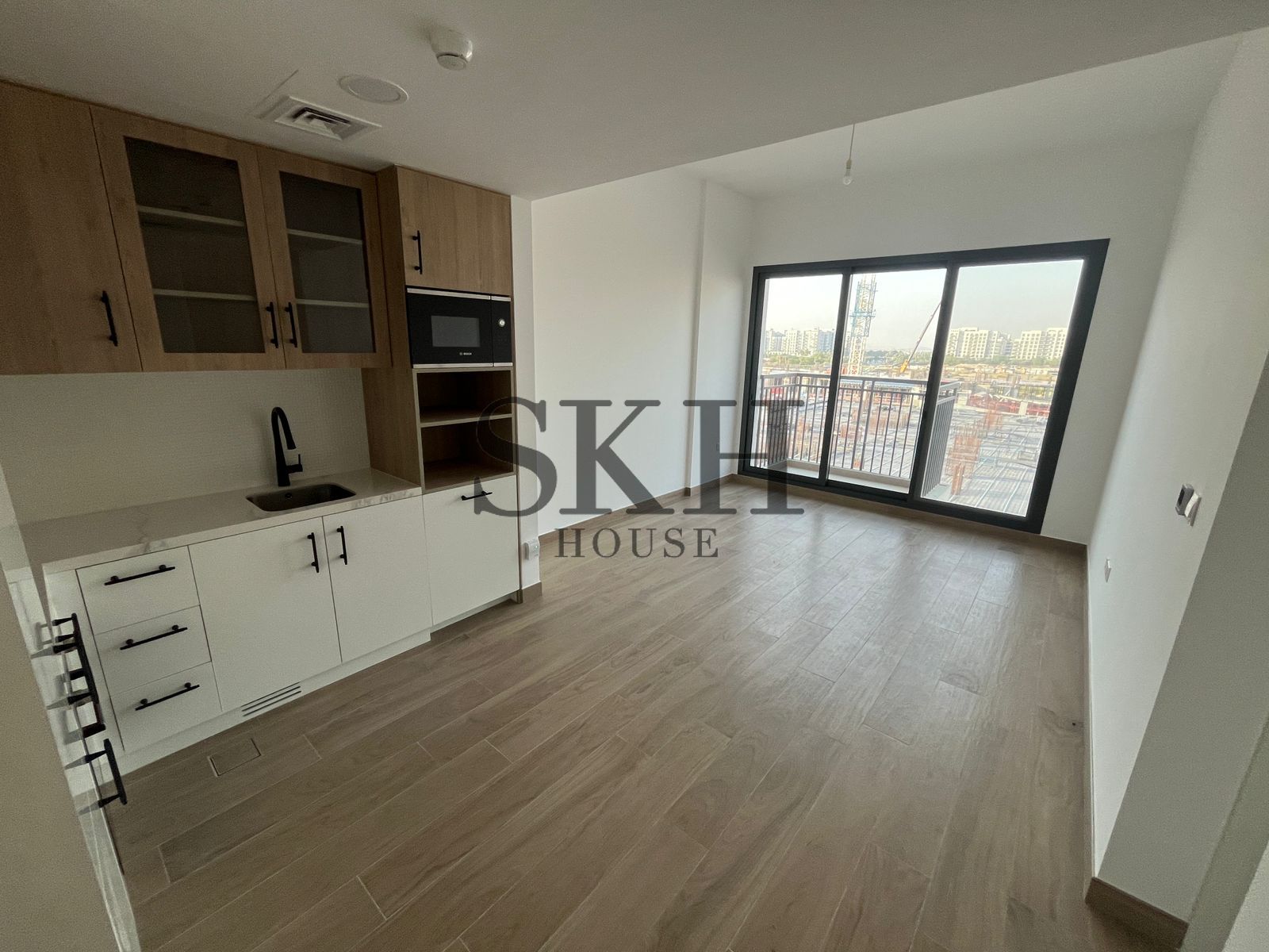 Brand-New 1BR Apartment in Liva, Town Square