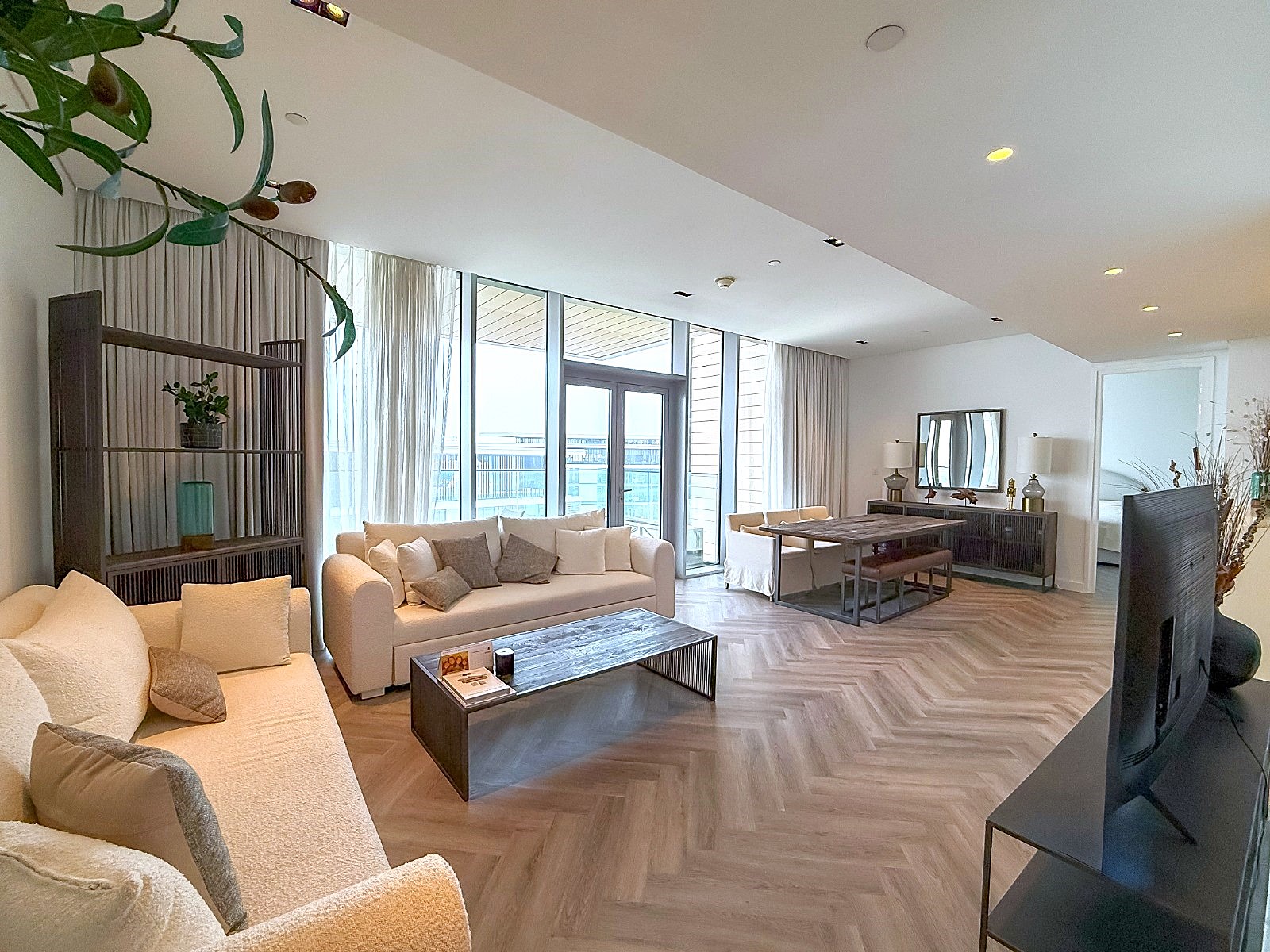 FULLY UPGRADED SEA VIEW 1 BEDROOM BLUEWATERS!!!