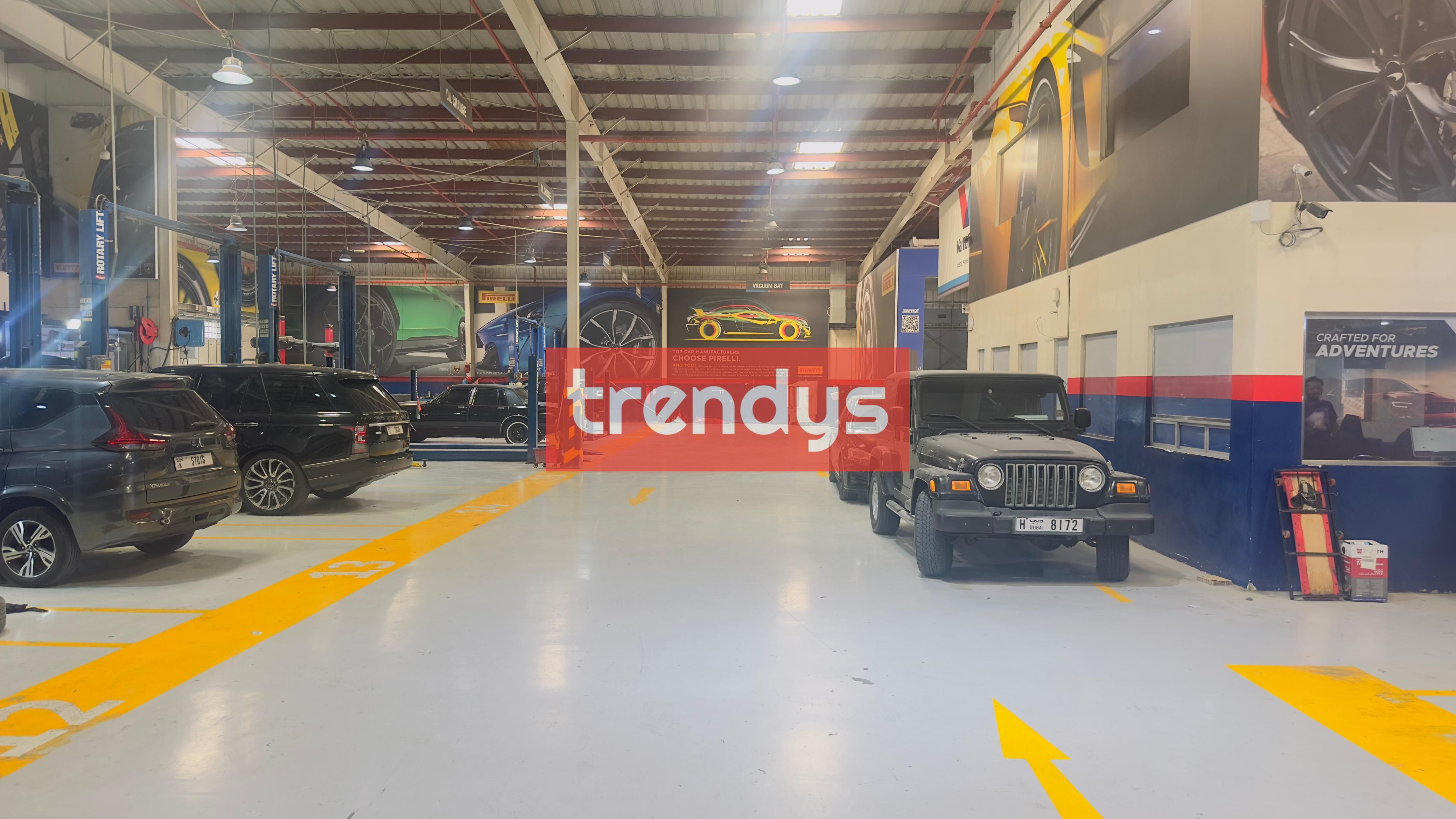 Fully Fitted Independent warehouse with office for Rent in Al Quoz for Car show room , Logistics ,Building Materials