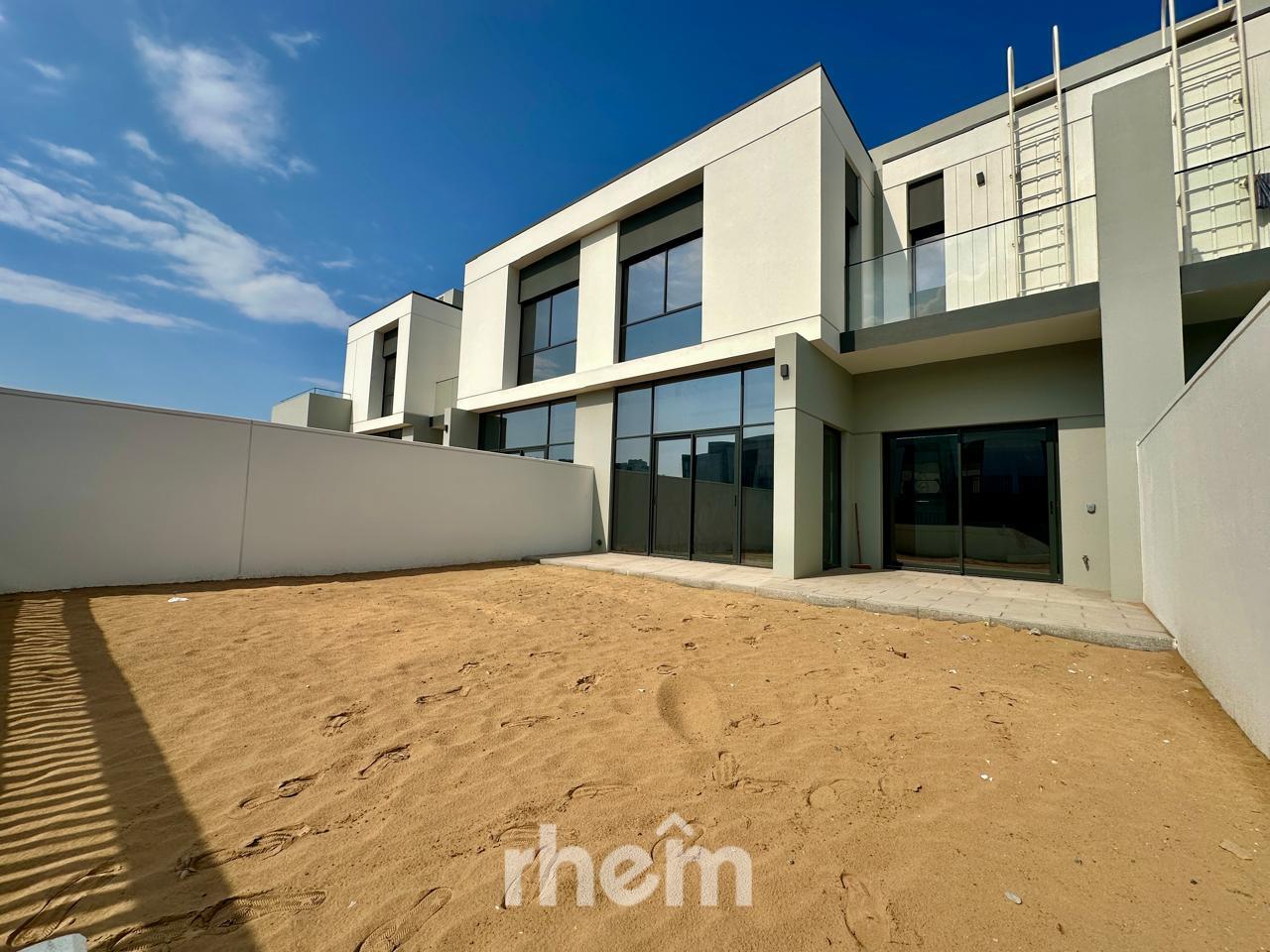 Stunning Townhouse | Spacious 3BR | Modern Living