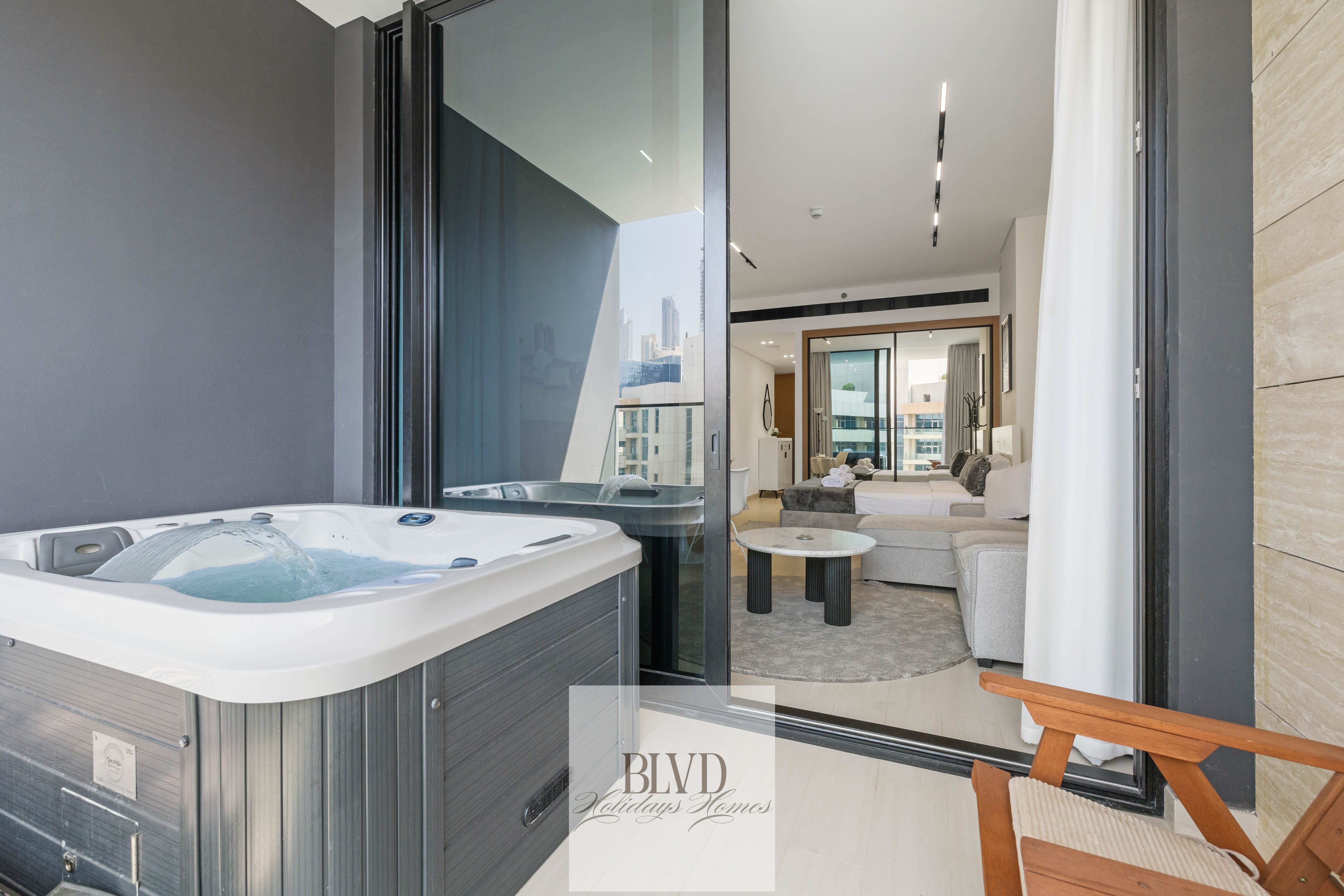 BURJ KHALIFA VIEW | JACUZZI