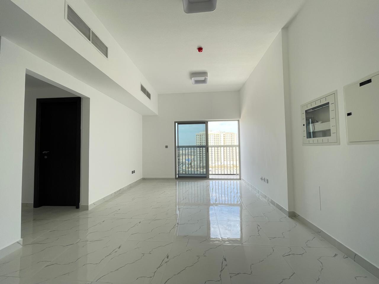 LIKE A BRAND NEW LUXURIOUS 1 BEDROOM WITH GYM,SWIMMING POOL AND PARKING JUST IN 58K.