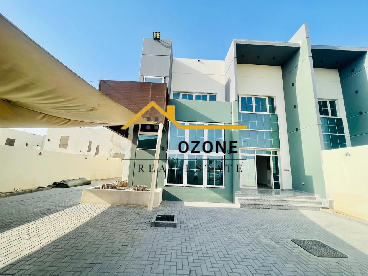 Fabulous looking new 5bedroom villa with saprate majlis prime location wooden floor=