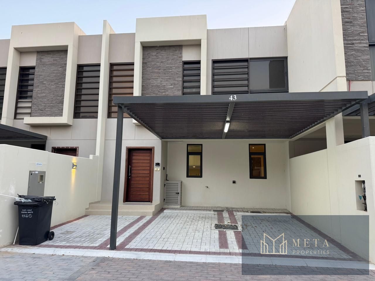R2M -Beautiful 3bedroom +maid Big living room ,5 baths with Ready Garden