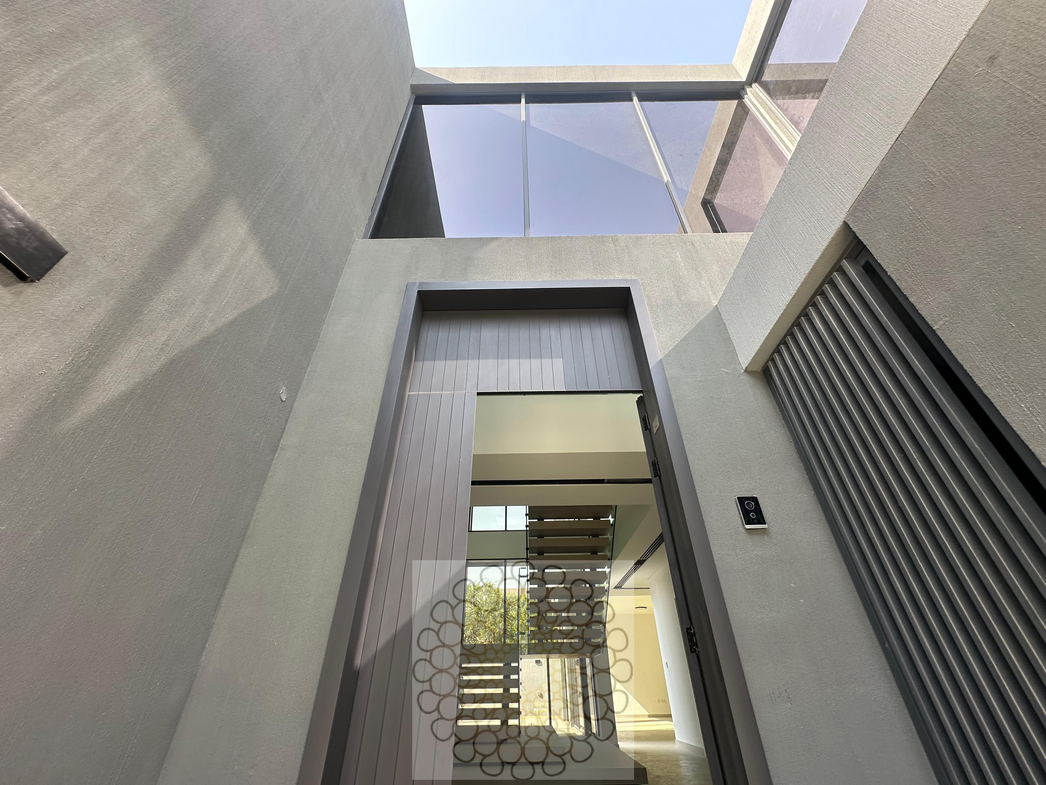 Luxury villa for sale in Hill City