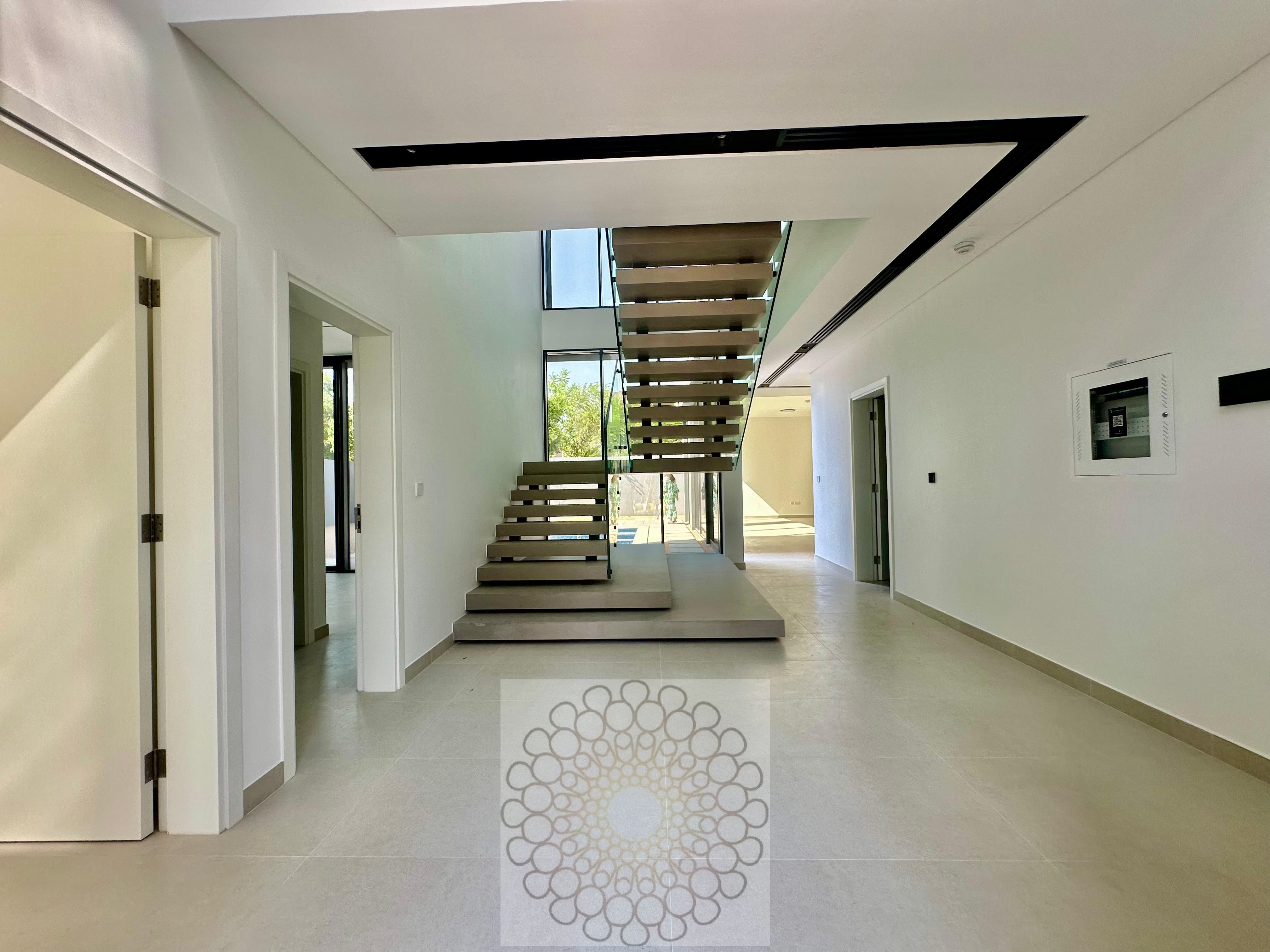 Luxury villa for sale in Hill City