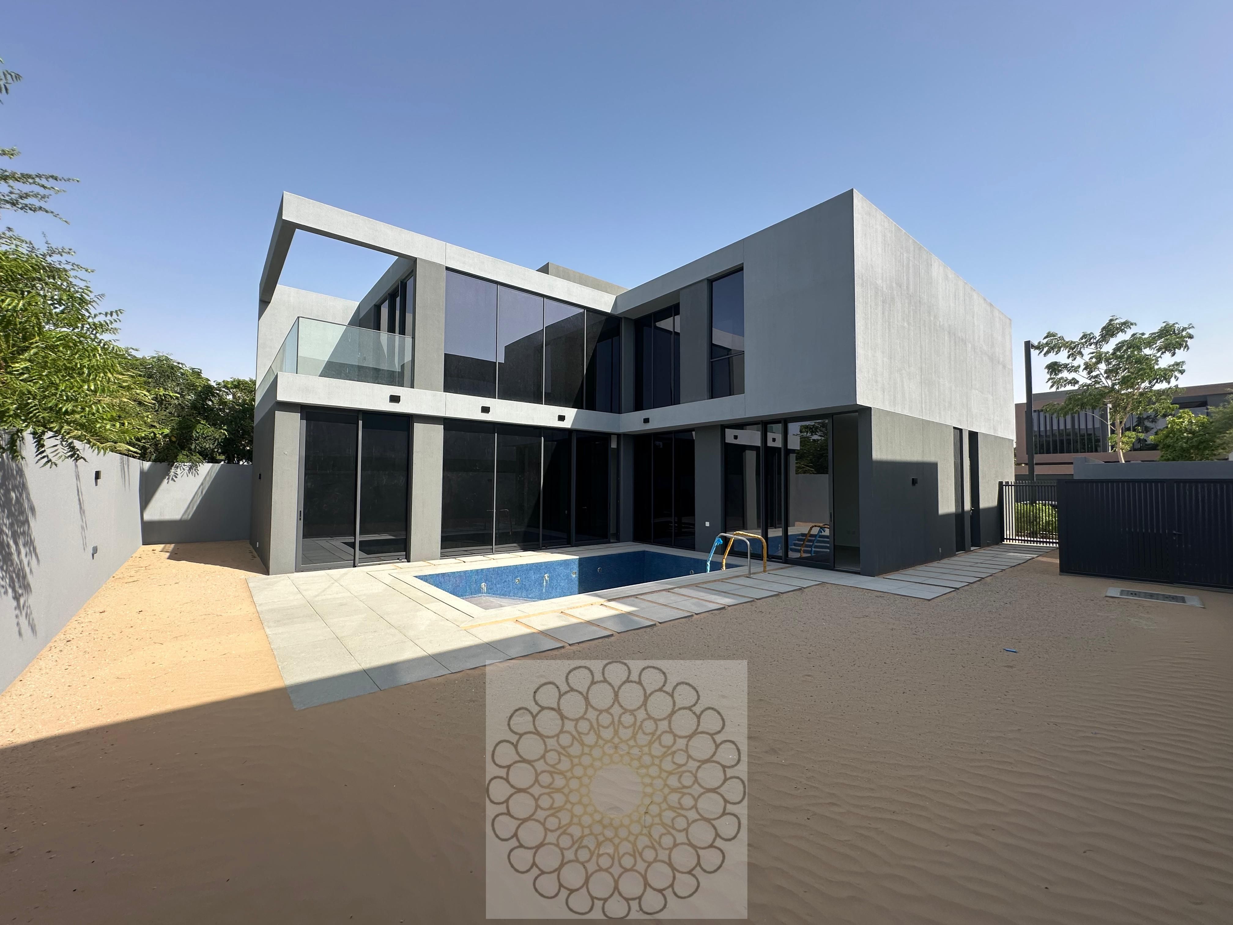 Luxury villa for sale in Hill City