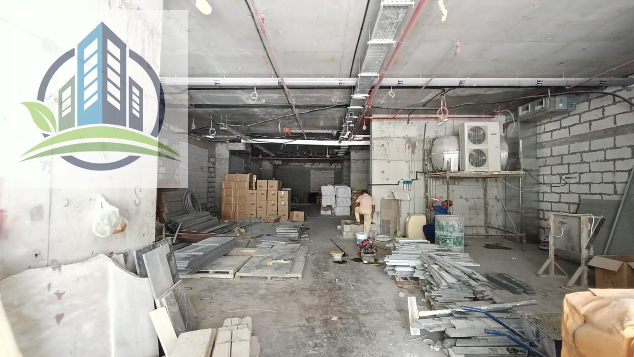 Prime location 2400 sqft shop available
