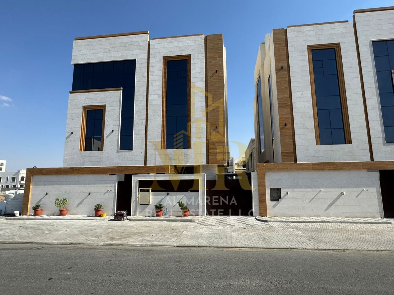 A villa with an all-inclusive price, including air conditioning fees, with an elevator, ready for occupancy in the most upscale areas of Ajman. Freeho