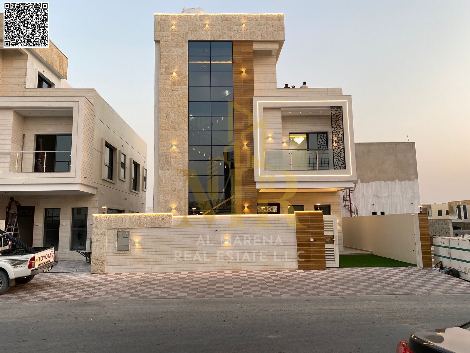 A villa with a price including registration and ownership fees on the main street, ready for occupancy in the most upscale areas of Ajman, freehold fo