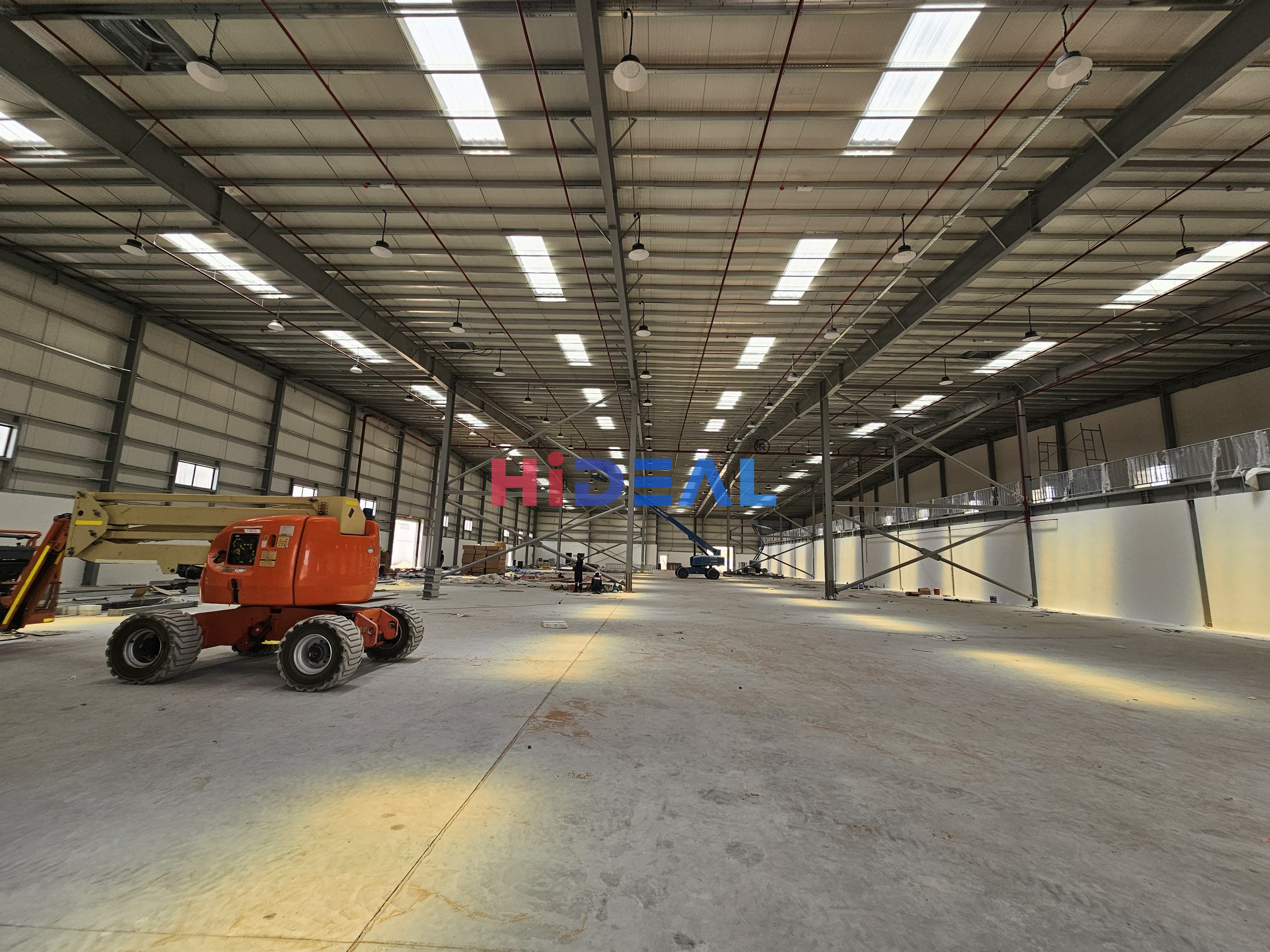 53000 SQFT WAREHOUSE INCLUDING MEZZANINE&SHOWROOM WITH 435 KW AVAILABLE FOR RENT !!