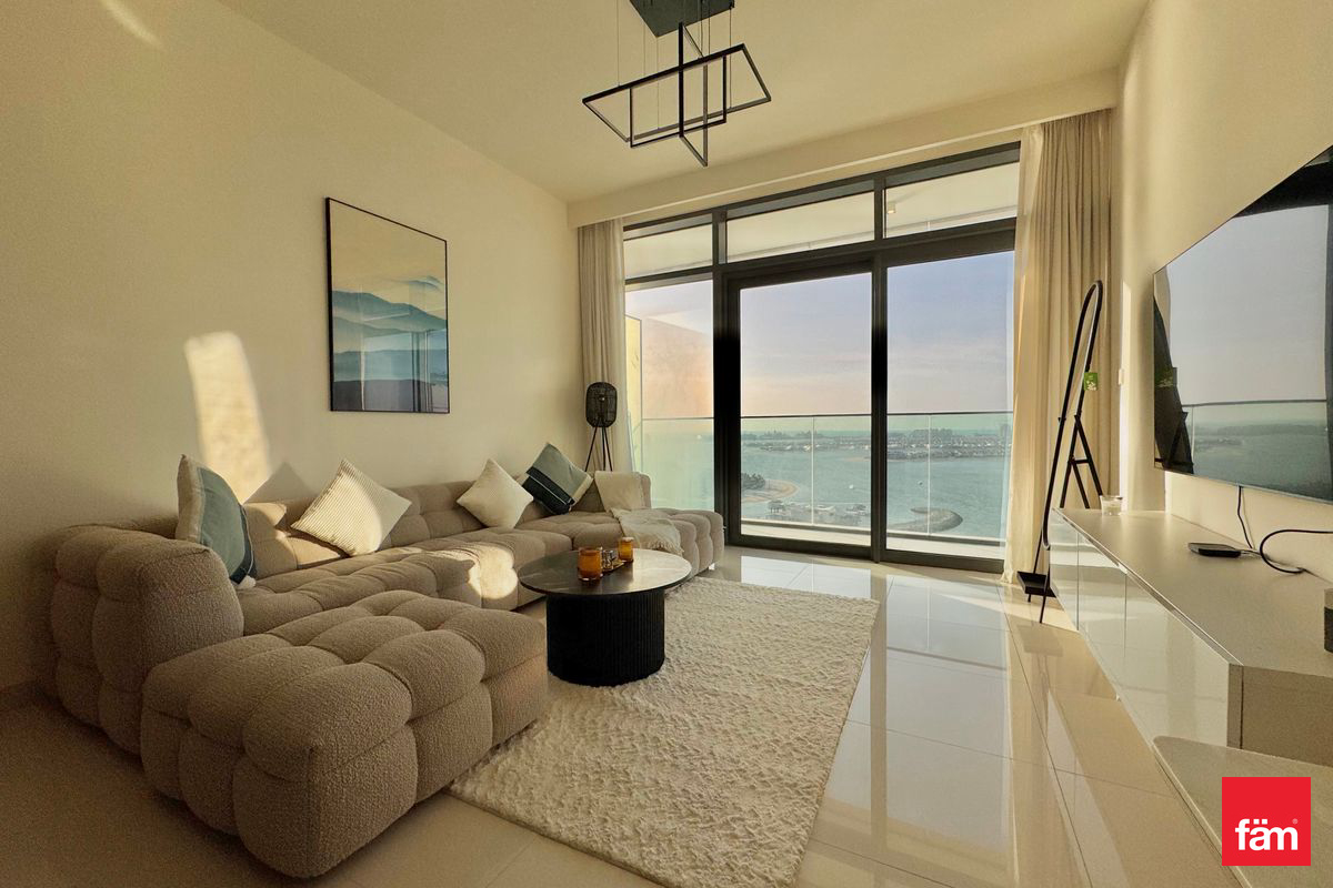 WATERFRONT LIVING I PRIME RENT I HOT DEAL